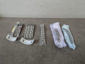 Synthes Implant  3 x 281.45 + 3 x 281.46 , ...