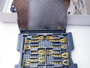 Synthes VA-LCP TWO-COLUM DISTAL RADIUS PLATE 2.4  - Op Instrumenets