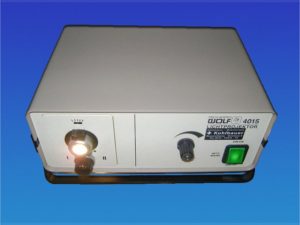 Richard Wolf Kaltlichtquelle / Lichtprojektor  4015  / 220 VA